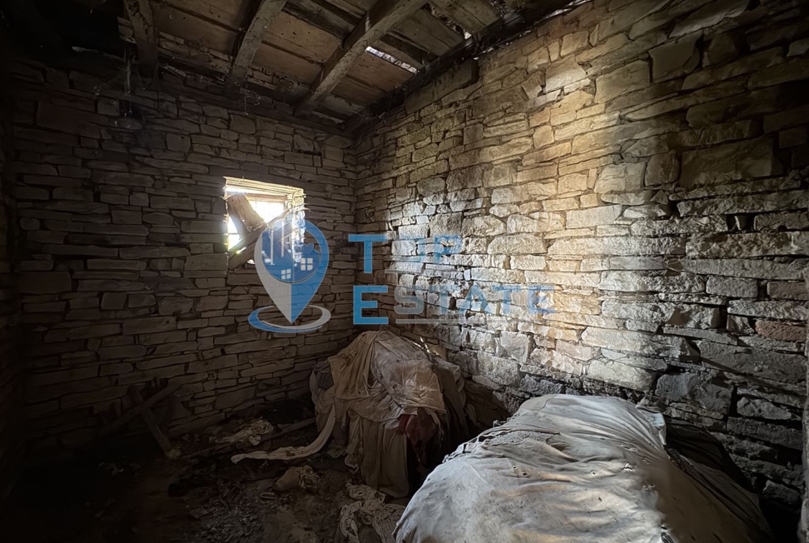 Двуетажна тухлена къща с голям двор в село Патреш, област Велико Търново - 0