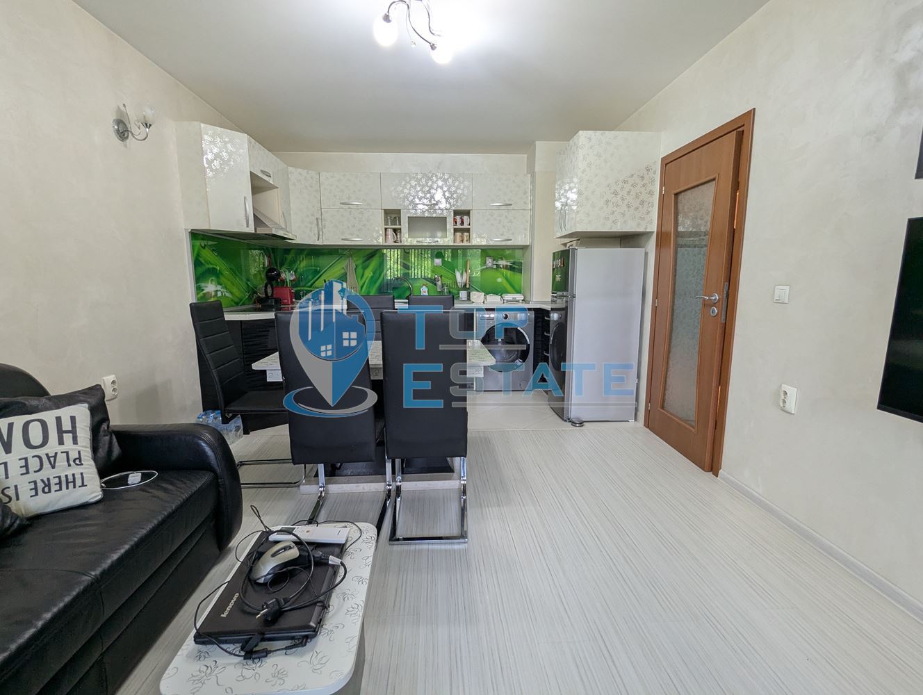 Четиристаен обзаведен апартамент на междинен етаж в кв. Пролет, гр. Горна Оряховица, обл. Велико Търново - 0