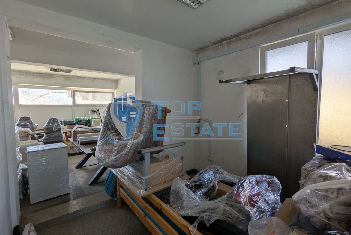 Промишлено помешение на центъра на село Първомайци, област Велико Търново - 0