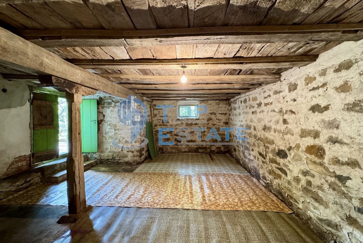 Тухлена къща с допълнителни постройки в село Миндя, област Велико Търново - 0