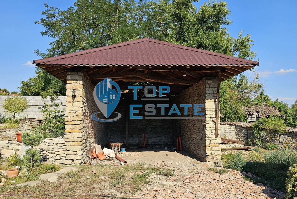 Двуетажна къща на груб строеж с втора къща и басейн с панорама в село Леденик - 0