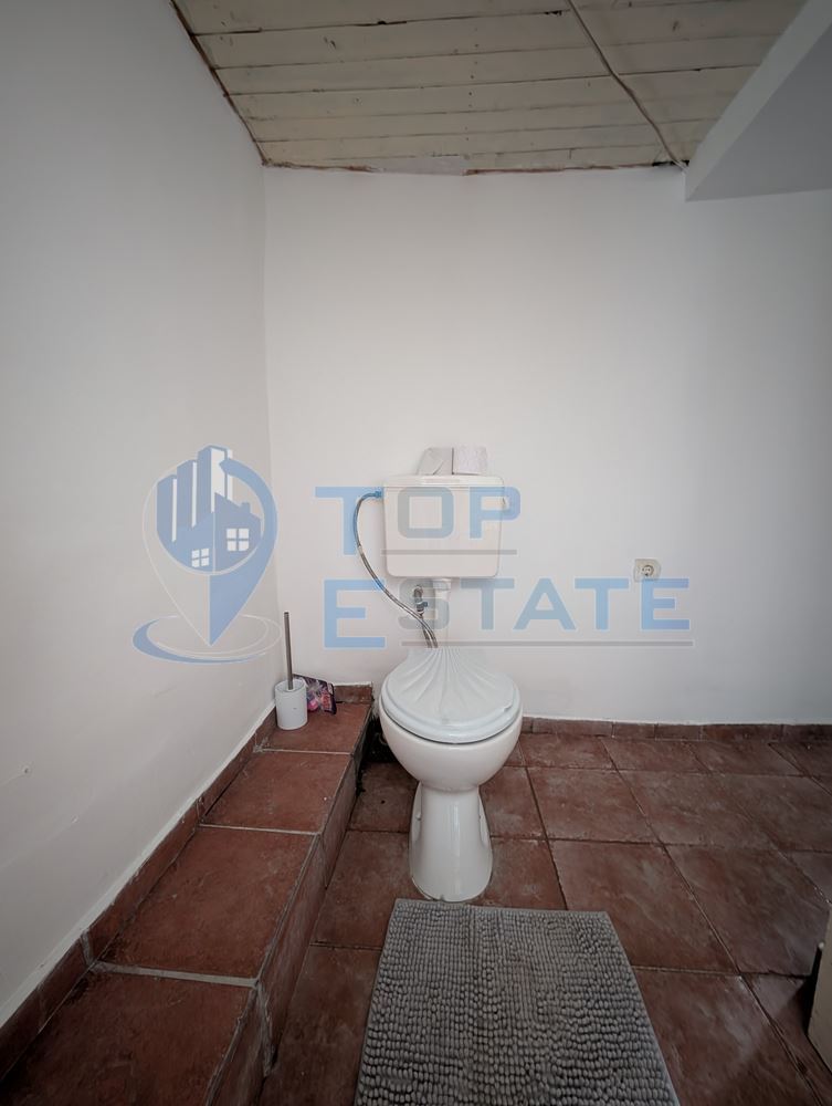 Двуетажна къща с голям двор и кладенец в село Ресен - 0