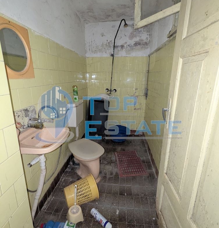 Тухлена къща на тиха и спокойна улица в село Поликраище, област Велико Търново - 0