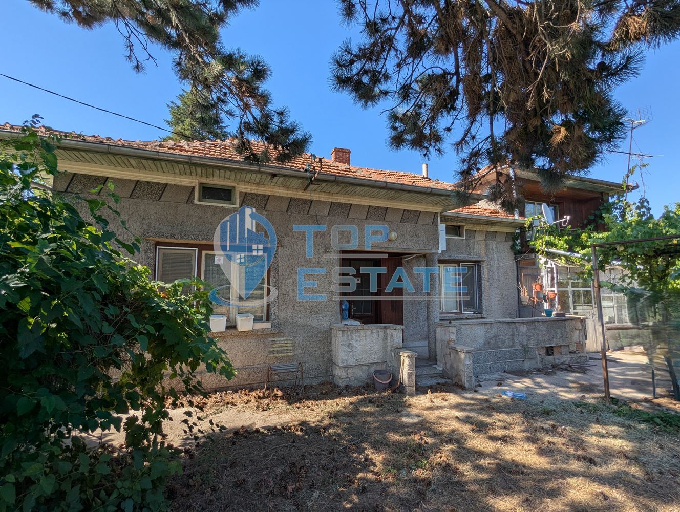 Тухлена къща на тиха и спокойна улица в село Поликраище, област Велико Търново - 0