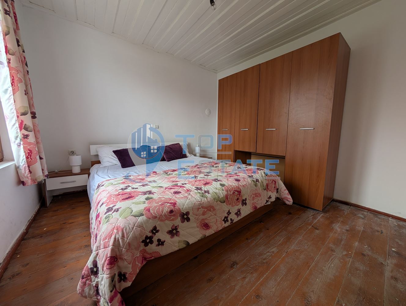 Двуетажна къща с голям двор и кладенец в село Ресен - 0