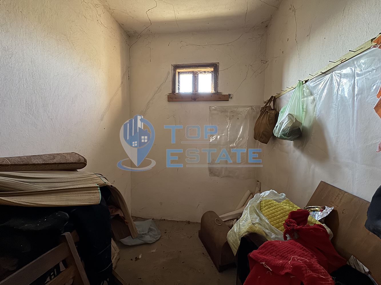 Тухлена къща с кладенец в с. Козаревец, област Велико Търново - 0