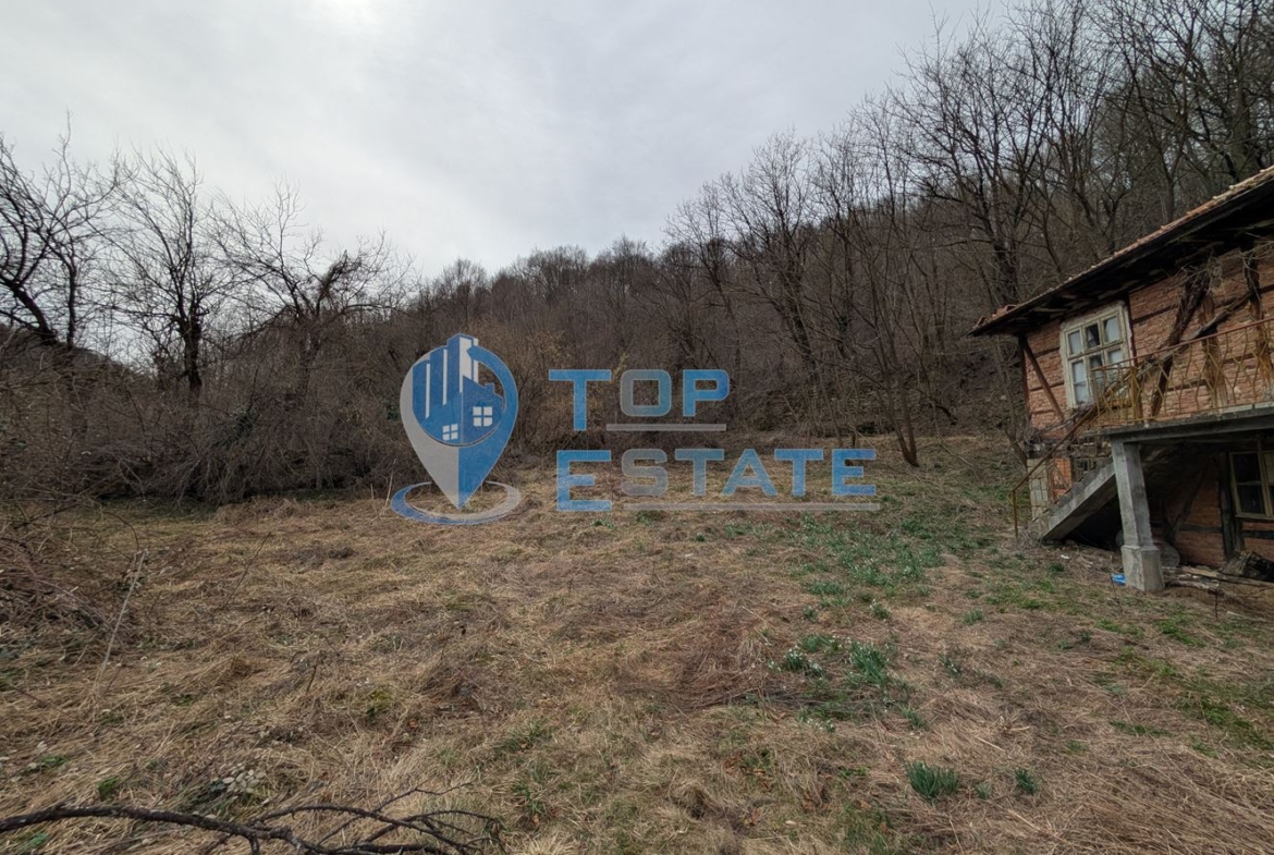 Двуетажна тухлена къща в Тревненския балкан - 0