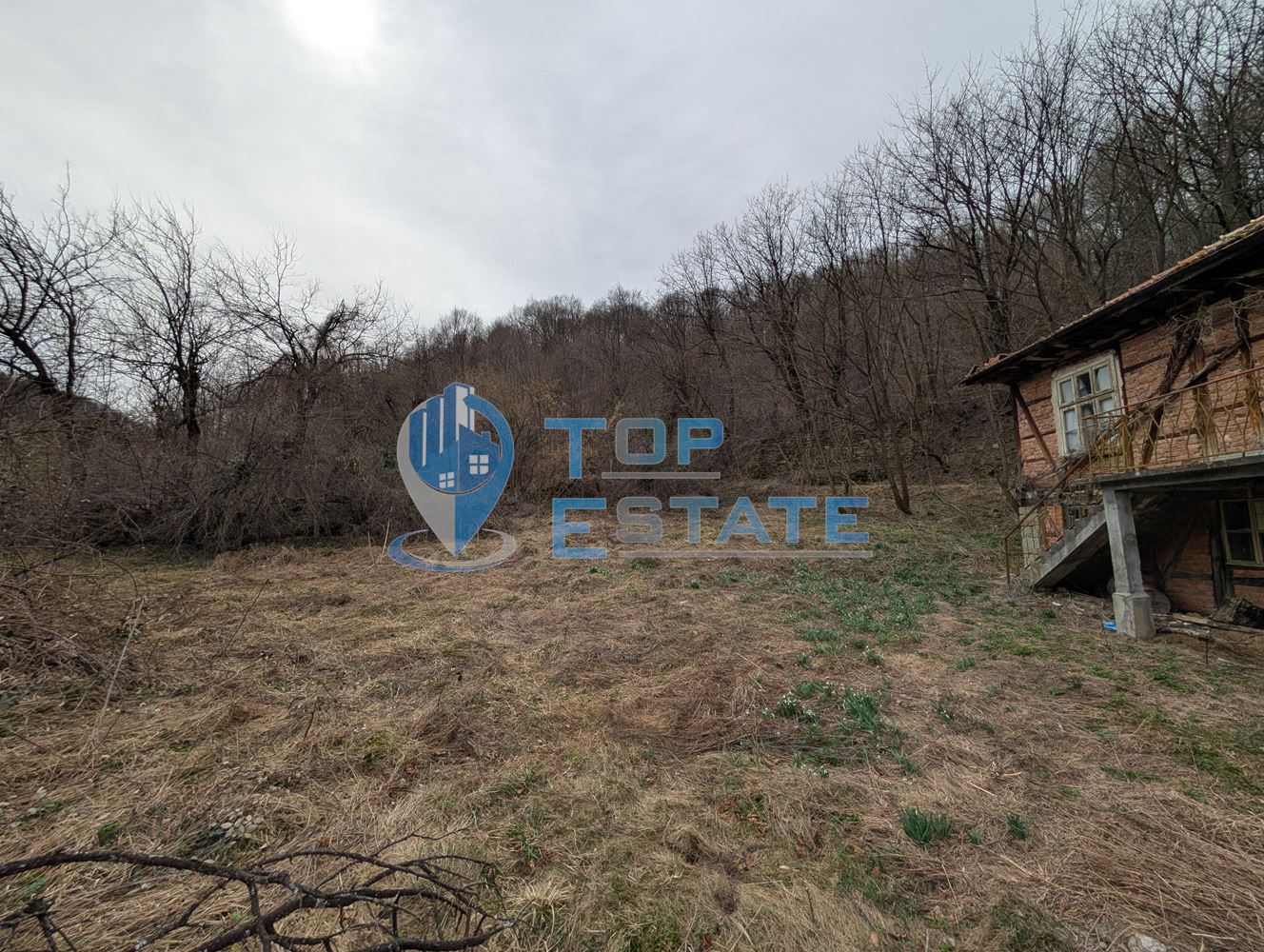 Двуетажна тухлена къща в Тревненския балкан - 0