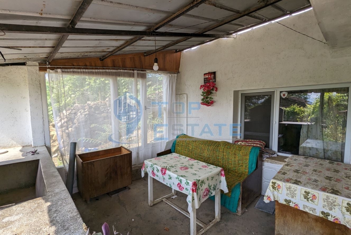 Двуетажна къща с кладенец и гараж в град Сухиндол - 0