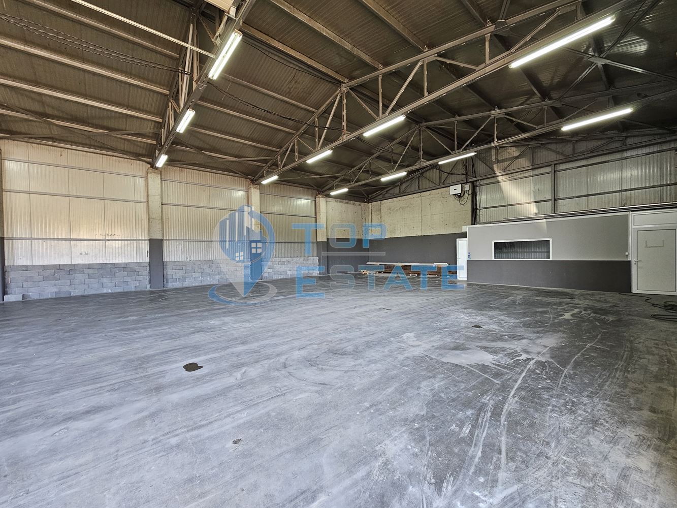 Просторен склад под наем на главен път София – Варна-0 Просторен склад под наем на главен път София - Варна - 0