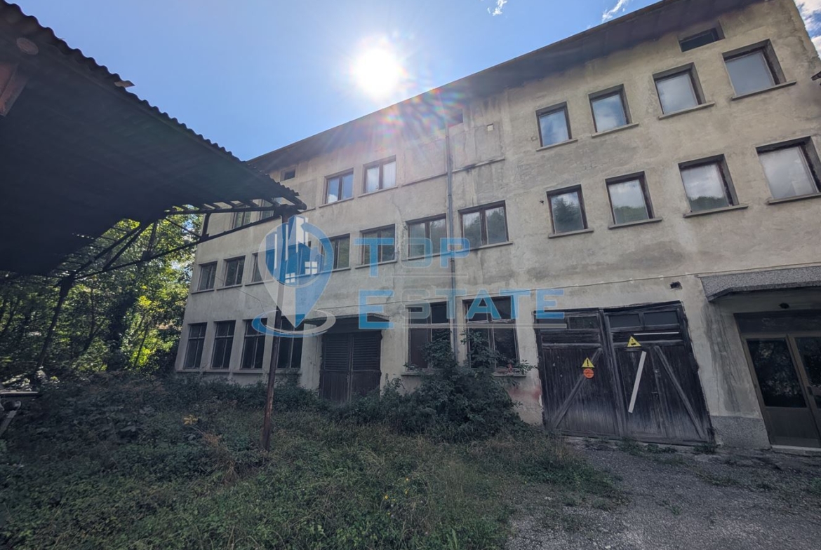 Масивна сграда за обществено обслужване в град Плачковци - 0