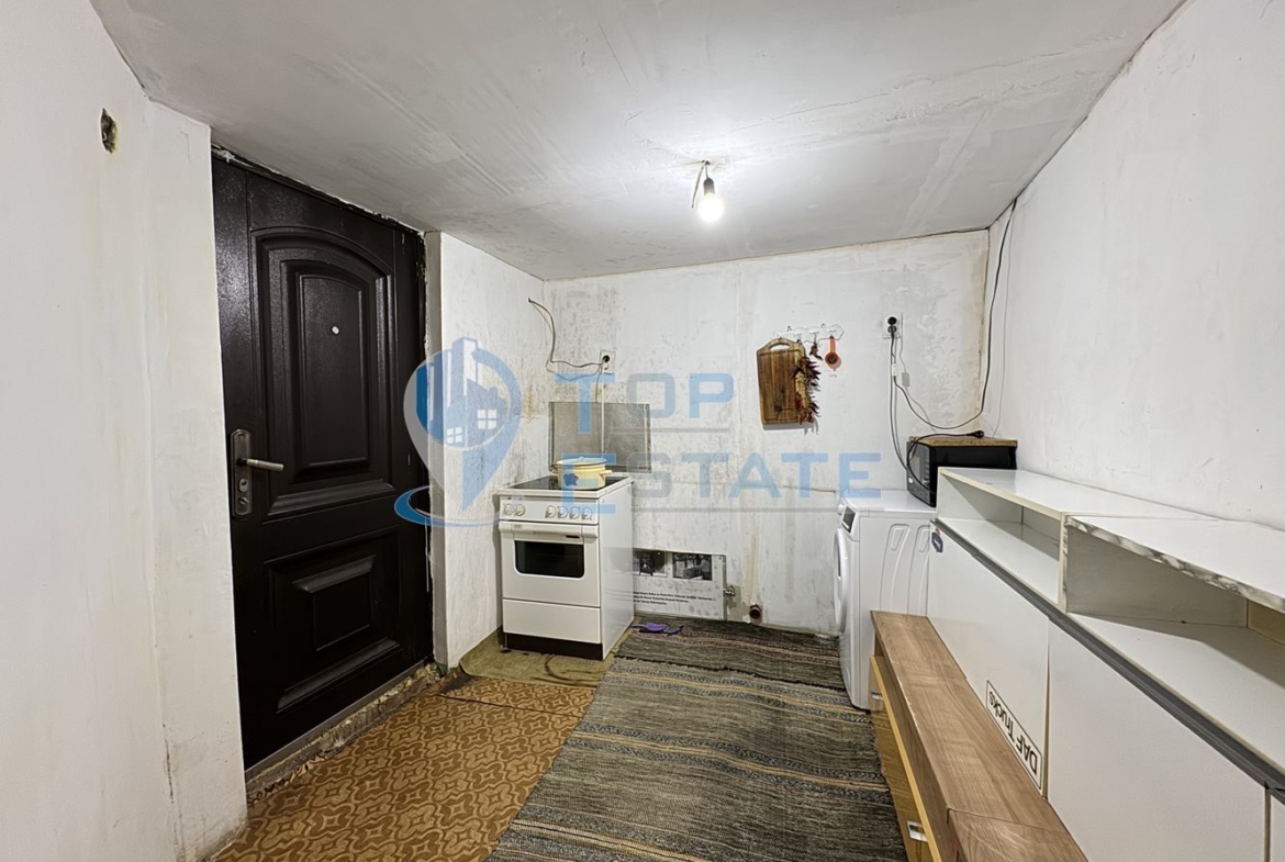 Двуетажна къща с голям двор в с. Скалско, област Габрово. - 0