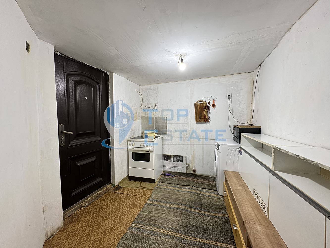 Двуетажна къща с голям двор в с. Скалско, област Габрово. - 0