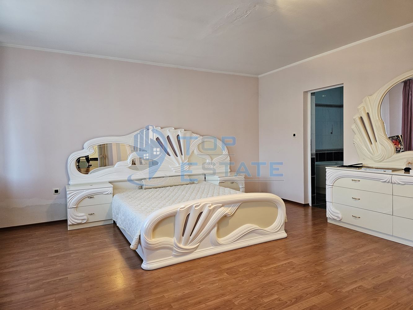 Новопостроена обзаведена къща с втора къща, голям двор и гаражи гр. Лясковец-0 Новопостроена обзаведена къща с втора къща, голям двор и гаражи гр. Лясковец - 0