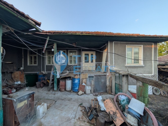 Едноетажна къща с лятна кухня и гараж в село Мерданя, област Велико Търново - 0