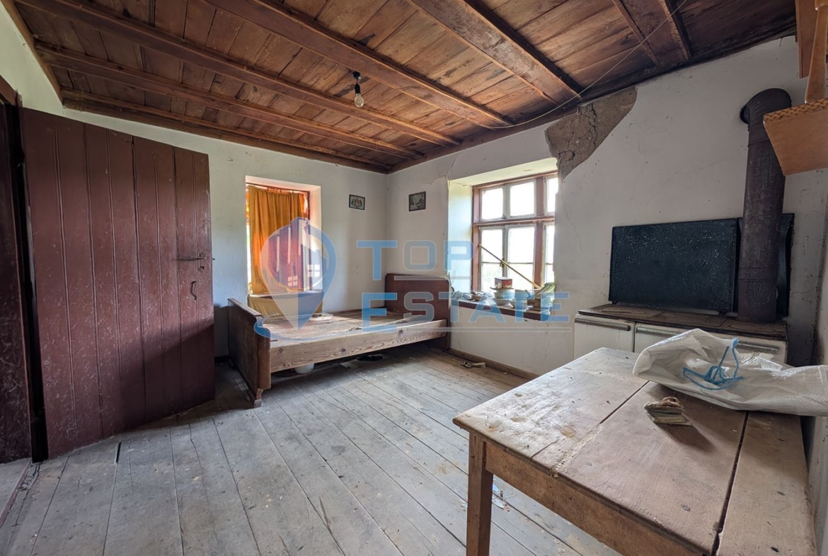 Двуетажна къща с уникална панорамна гледка в Тревненския балкан - 0