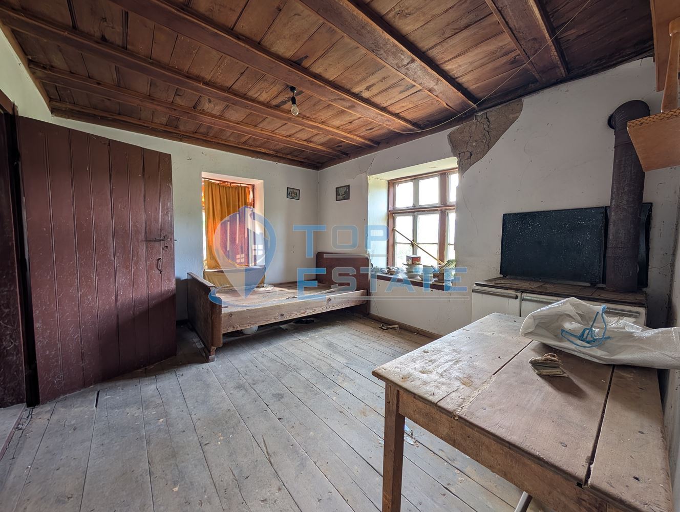 Двуетажна къща с уникална панорамна гледка в Тревненския балкан - 0