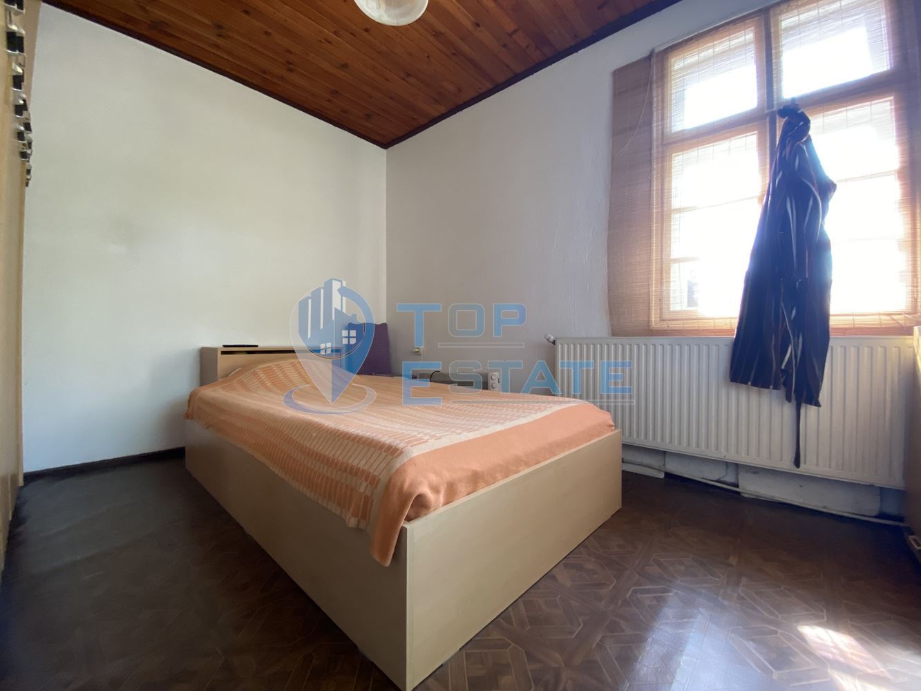 Двуетажна тухлена къща и автосервиз в с. Самоводене, област Велико Търново. - 0