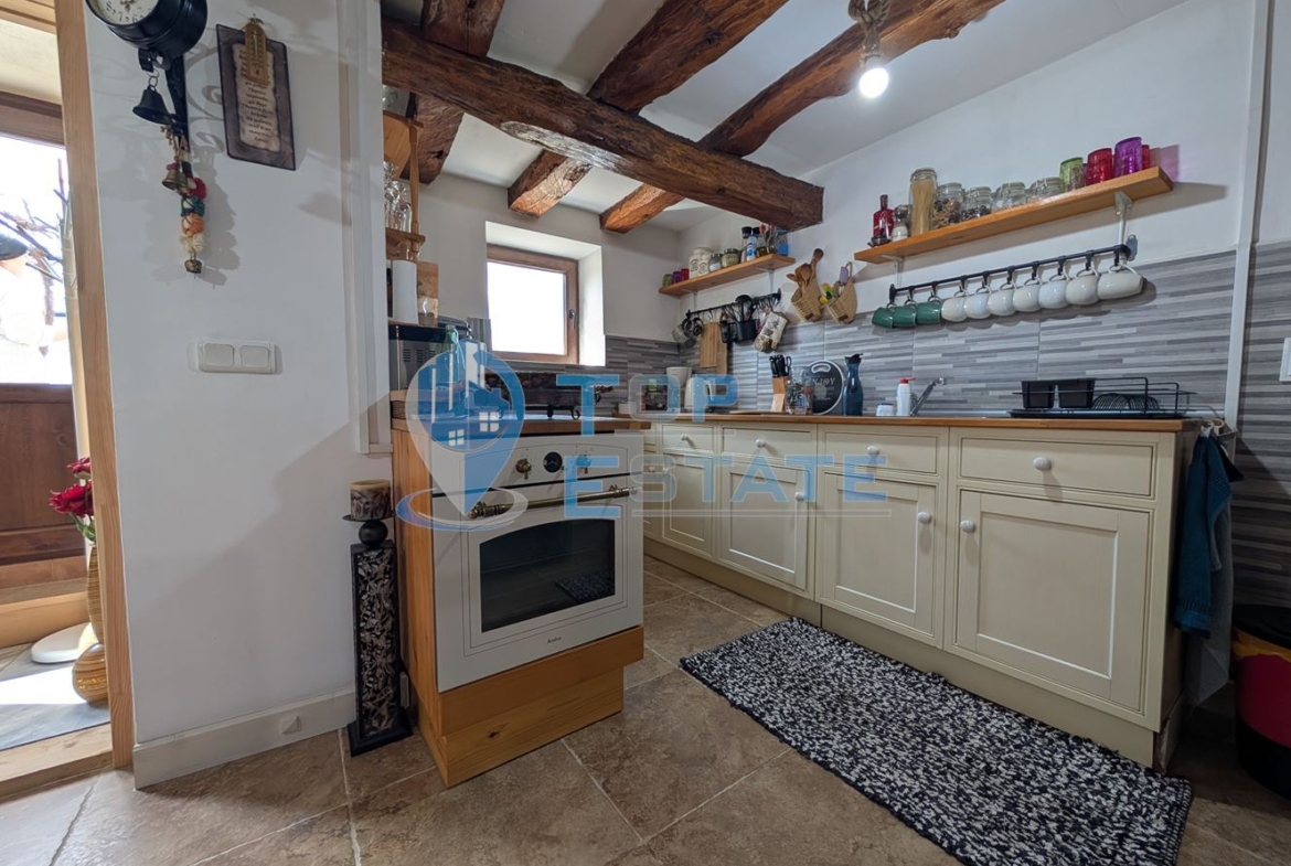 Двуетажна реновирана къща с красива панорама в село Вишовград - 0