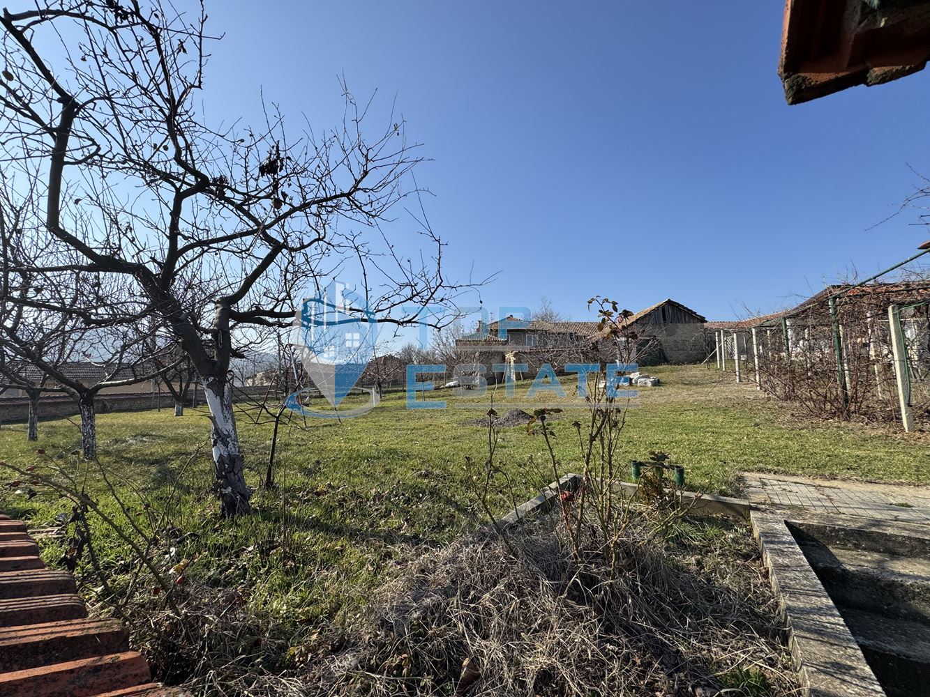 Парцел с партиди за ток и вода в с. Самоводене, област Велико Търново-0 Парцел с партиди за ток и вода в с. Самоводене, област Велико Търново - 0