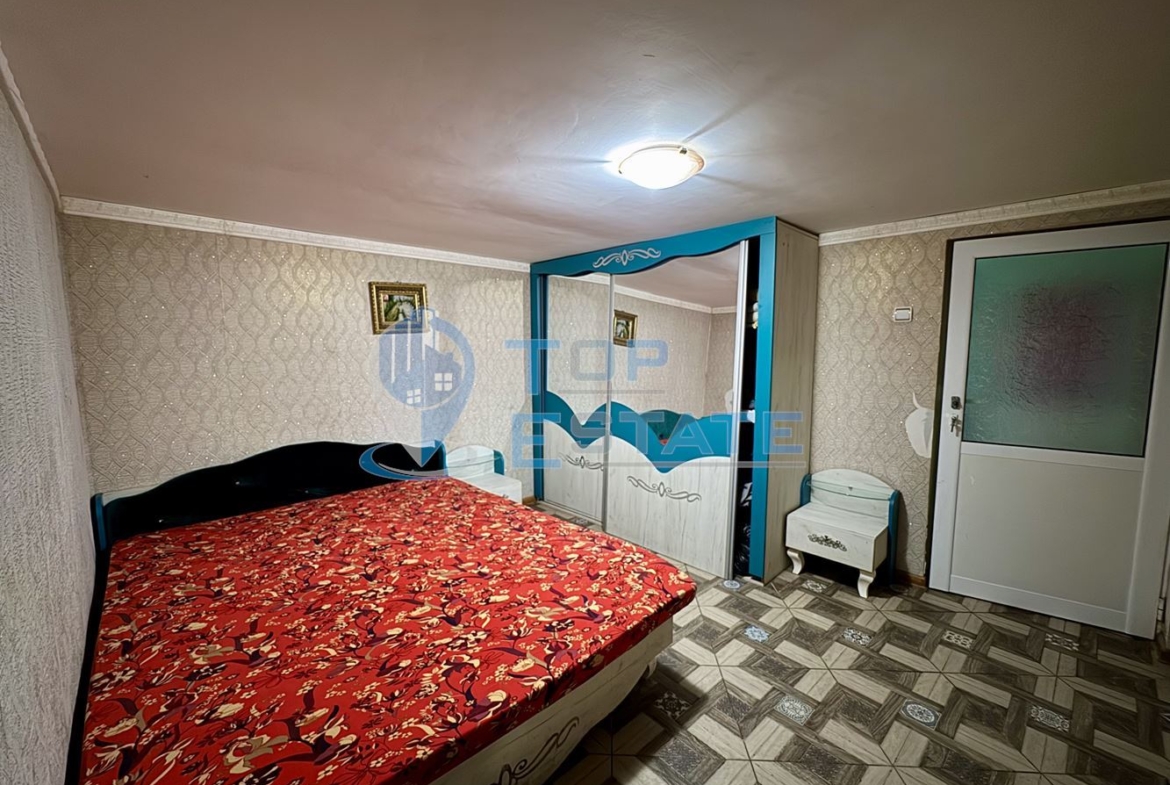 Двуетажна тухлена къща с кладенец и допълнителни постройки в село Недан, област Велико Търново - 0