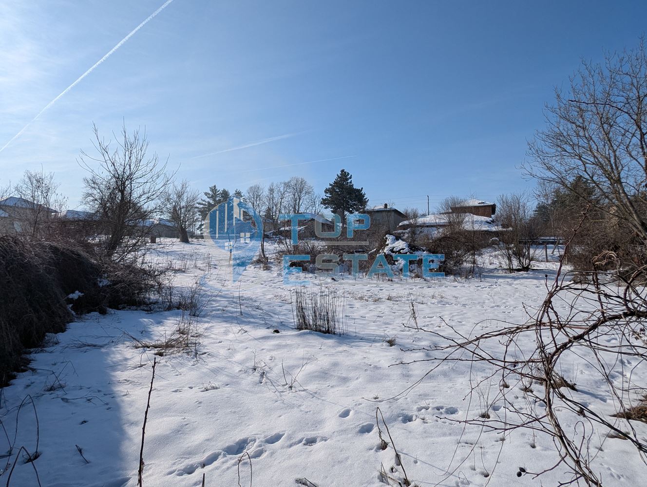 Двуетажна тухлена къща с голям двор в село Копривец, област Русе - 0