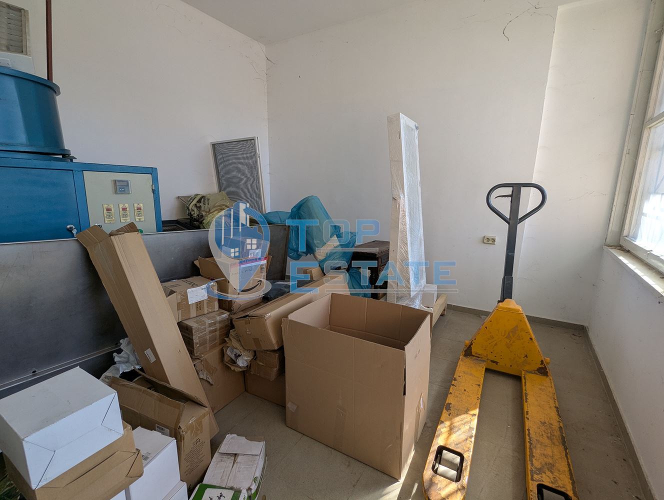 Промишлено помешение на центъра на село Първомайци, област Велико Търново - 0