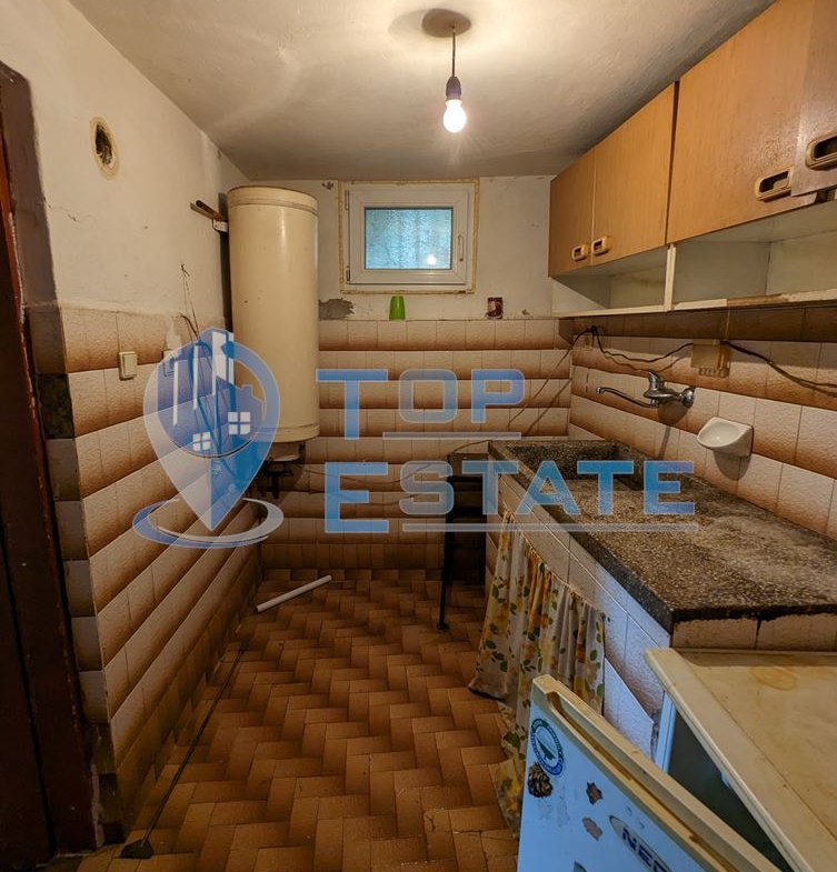 Двуетажна къща с кладенец и гараж в град Сухиндол - 0