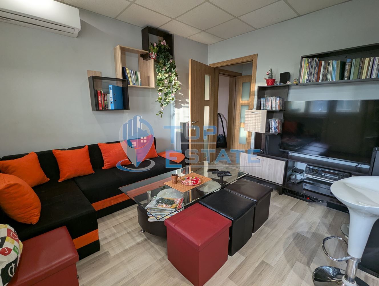 Двустаен тухлен апартамент на комуникативна улица в квартал Гарата, град Горна Оряховица, област Велико Търново-0 Двустаен тухлен апартамент на комуникативна улица в квартал Гарата, град Горна Оряховица, област Велико Търново - 0