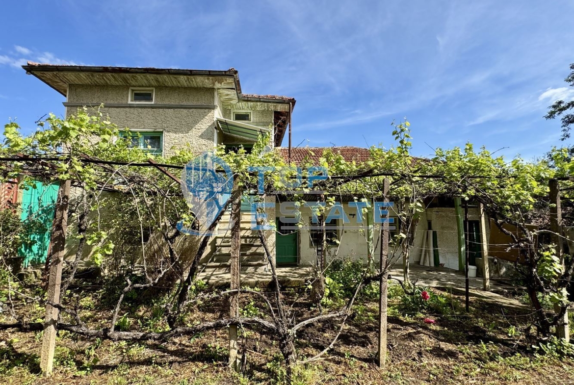 Тухлена къща с допълнителни постройки в село Миндя, област Велико Търново - 0