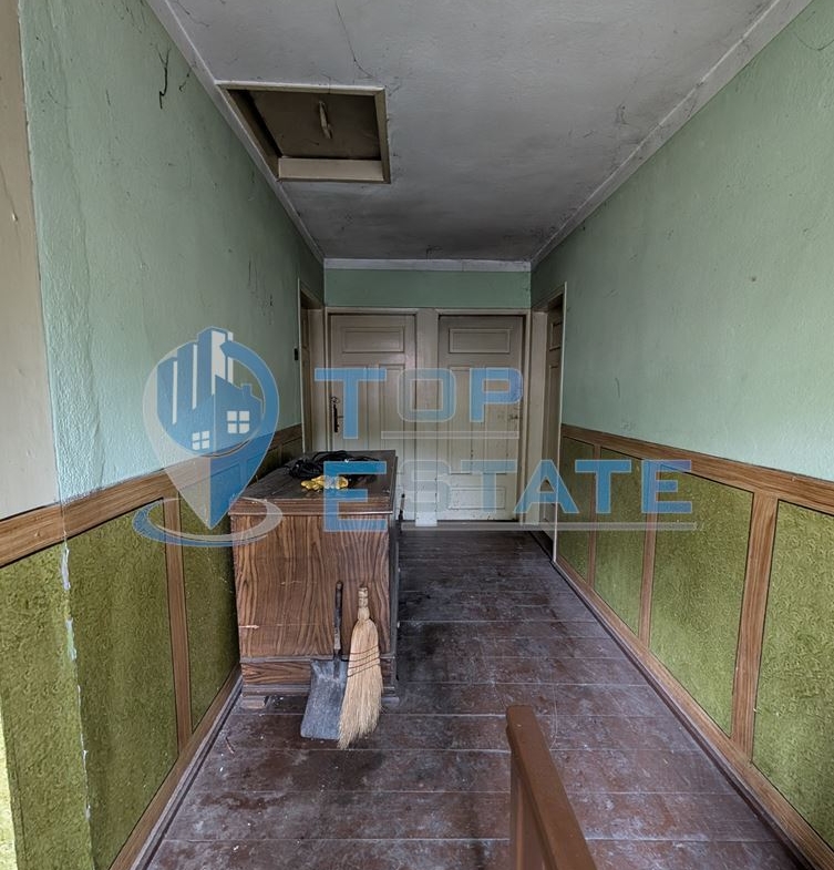 Двуетажна тухлена къща в близост до град Плачковци - 0