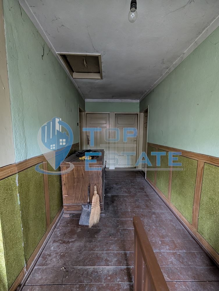 Двуетажна тухлена къща в близост до град Плачковци - 0