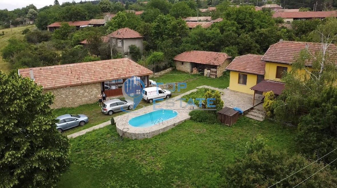 Функционираща къща за гости с басейн и панорамна гледка в село Кисьовци, област Велико Търново - 0