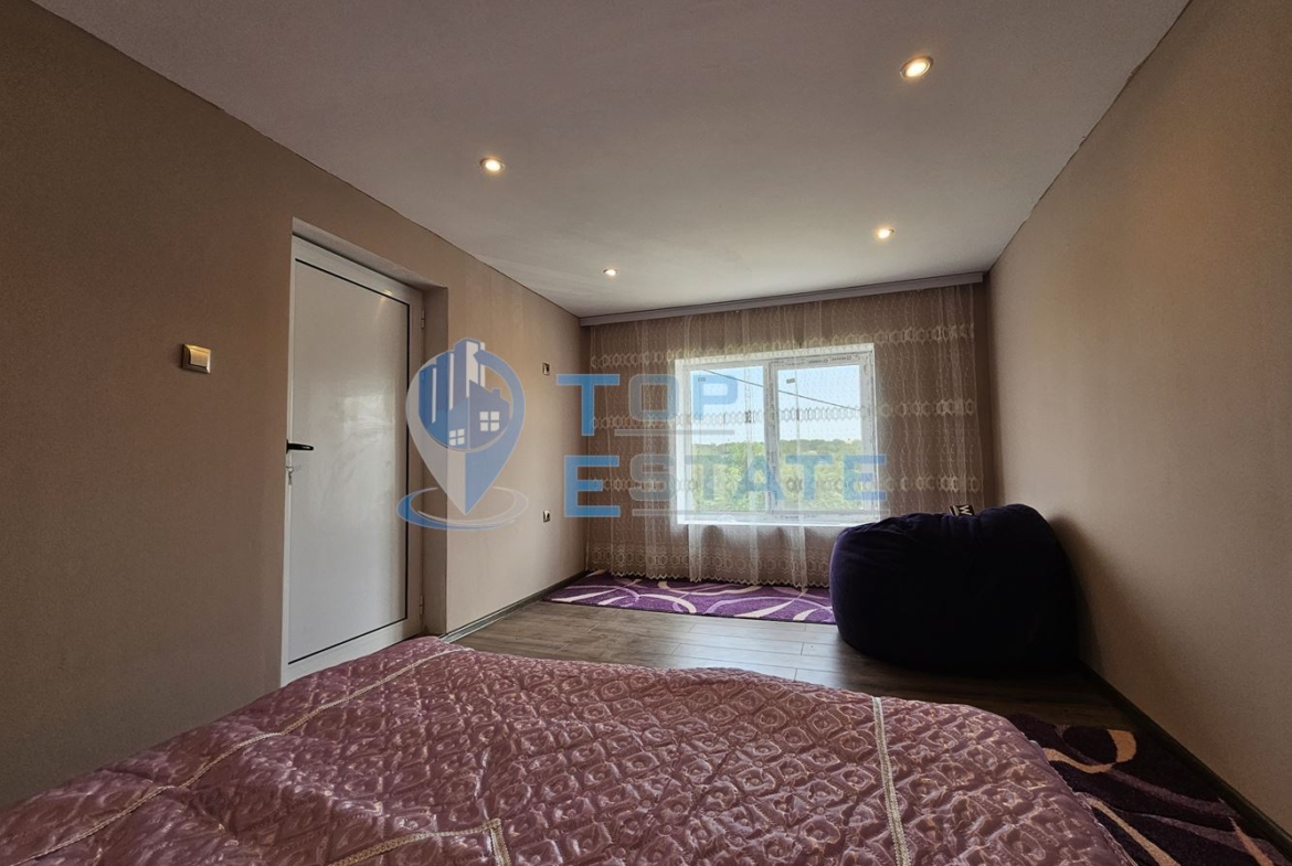 Двуетажна обзаведена и ремонтирана къща с три спални в село Страхилово, област Велико Търново - 0