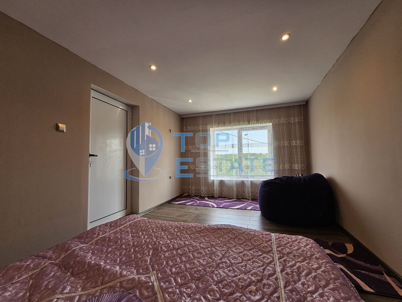 Двуетажна обзаведена и ремонтирана къща с три спални в село Страхилово, област Велико Търново - 0