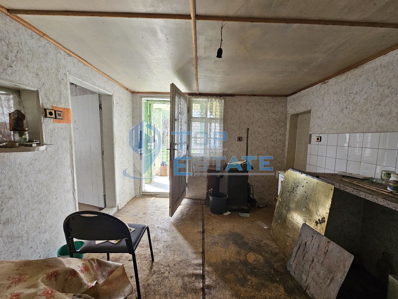 Двуетажна къща с голям двор в село Върбица, област Велико Търново - 0