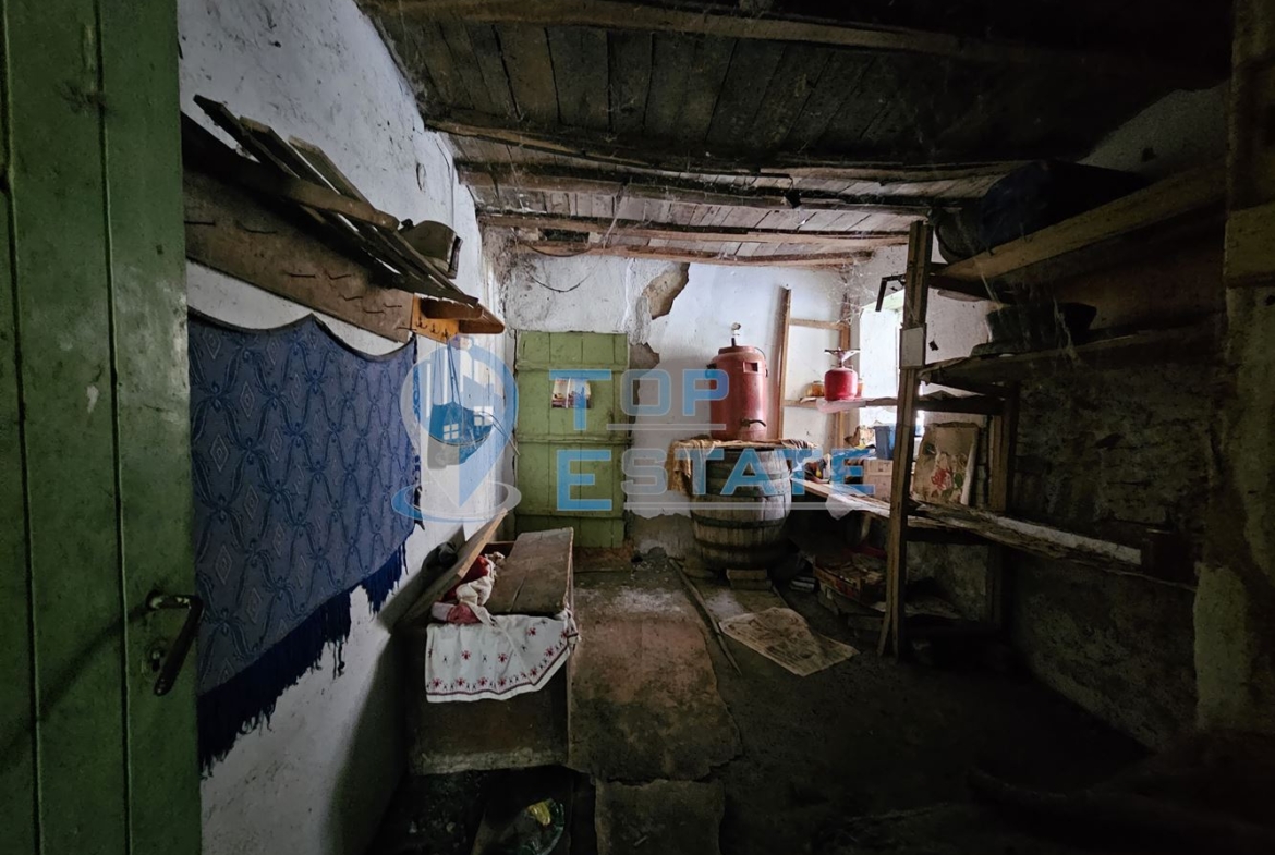 Голяма едноетажна тухлена къща с гараж в село Страхилово - 0