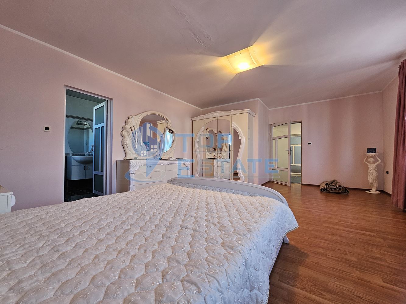 Новопостроена обзаведена къща с втора къща, голям двор и гаражи гр. Лясковец-0 Новопостроена обзаведена къща с втора къща, голям двор и гаражи гр. Лясковец - 0