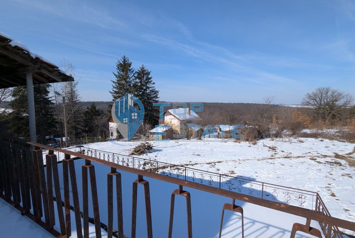 Двуетажна масивна къща с красива гледка в град Борово, област Русе - 0