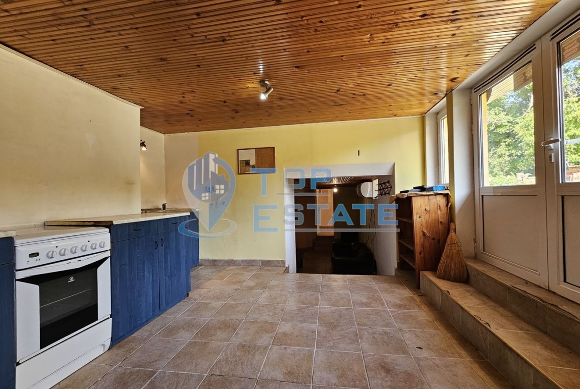 Ремонтирана и обзаведена къща с два санитарни възела в село Хотница, област Велико Търново - 0