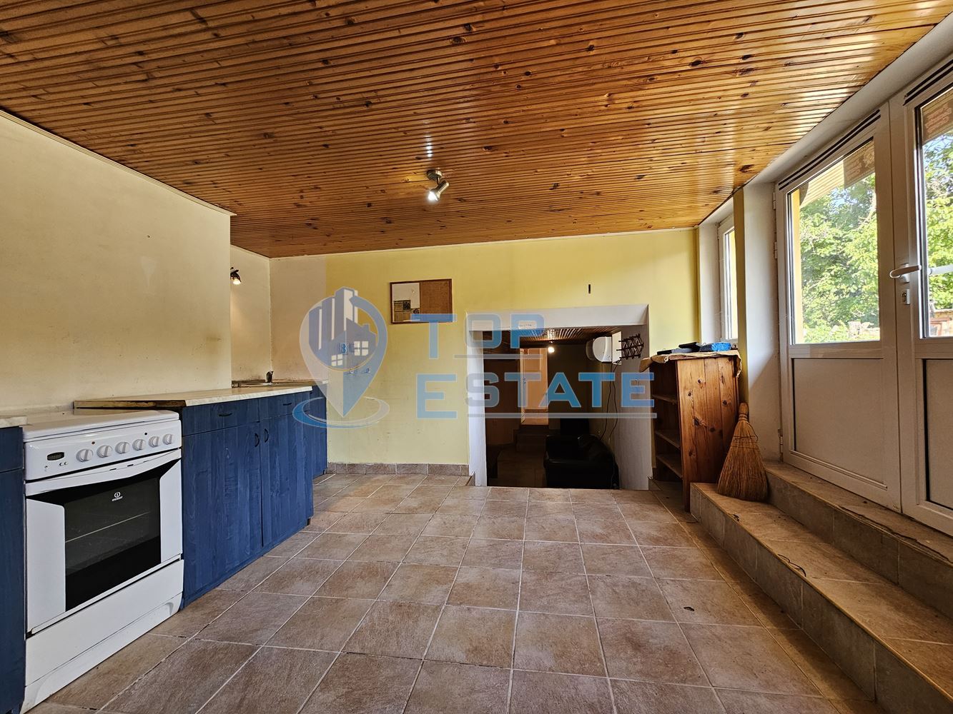 Ремонтирана и обзаведена къща с два санитарни възела в село Хотница, област Велико Търново - 0