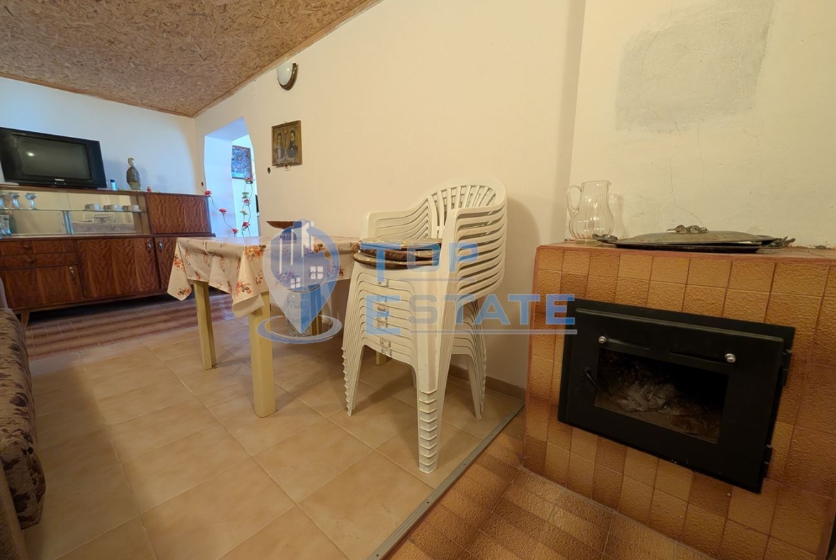 Двуетажна къща след ремонт в село Караисен - 0