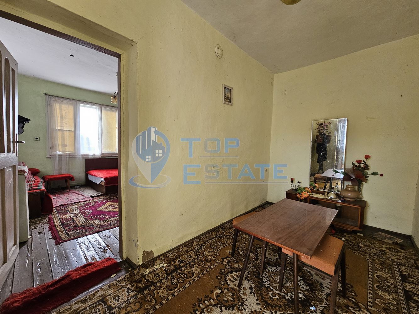 Тухлена къща с вътрешна тоалетна и голям двор в село Драгомирово, община Свищов - 0