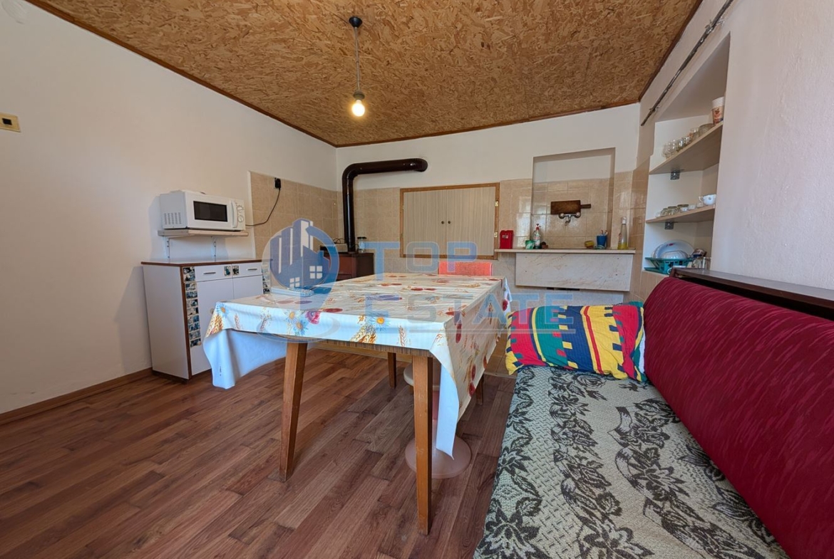 Двуетажна къща след ремонт в село Караисен - 0