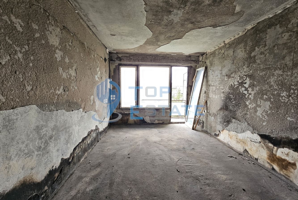 Двустаен панелен апартамент на междинен етаж в квартал Чолаковци, град Велико Търново - 0