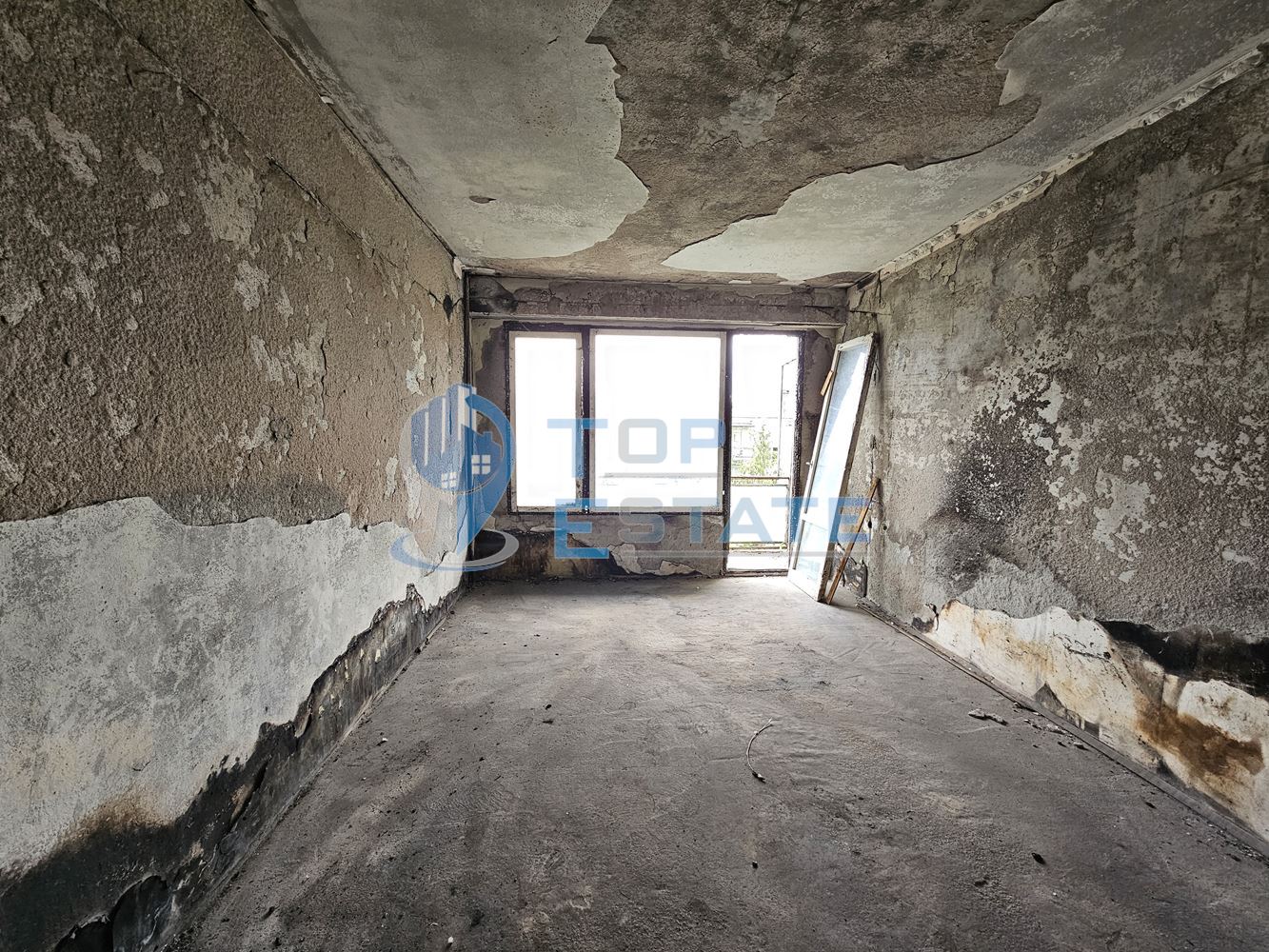 Двустаен панелен апартамент на междинен етаж в квартал Чолаковци, град Велико Търново - 0