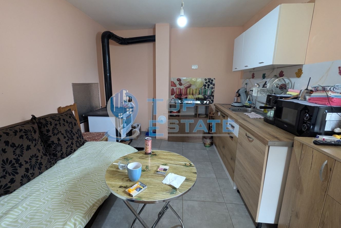 Ремонтирана тухлена къща на главната улица в село Добри дял, обл. Велико Търново - 0