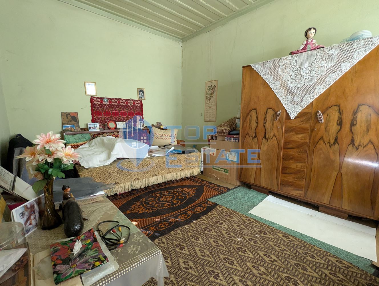 Двуетажна тухлена къща на главната улица в село Поликраище, област Велико Търново-0 Двуетажна тухлена къща на главната улица в село Поликраище, област Велико Търново - 0