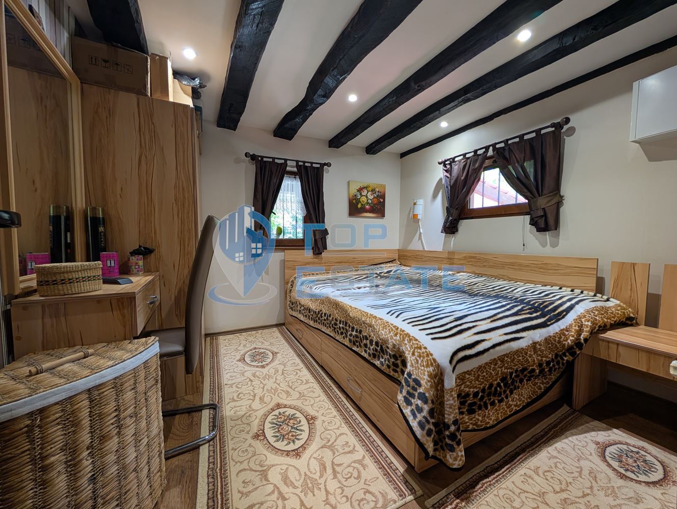 Реновирана двуетажна къща в Тревненския балкан - 0