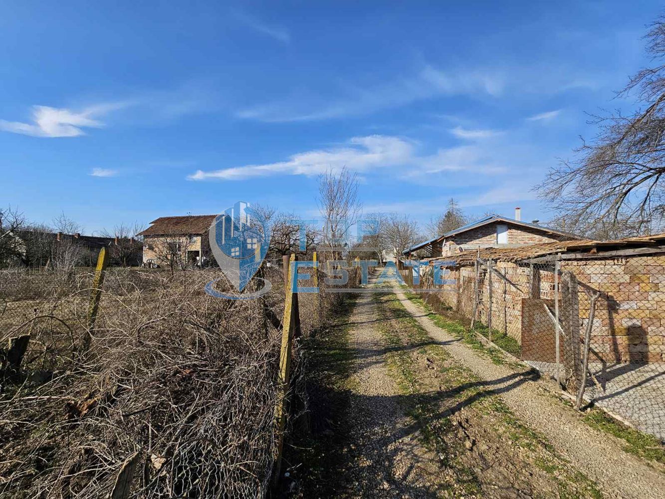 Голям парцел в регулация в село Козаревец, община Лясковец, област Велико Търново - 0